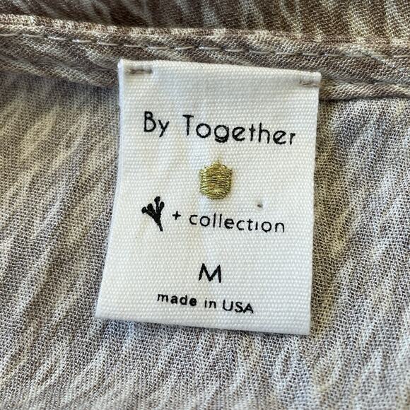 By Together Cross Over Top Womens Size Medium Tan White Print Butterfly Sleeve - Picture 6 of 7